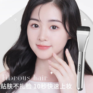 NOVO  Streak-Free Line-Shape Foundation Brush